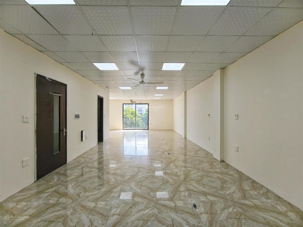 Cho thuê nhà mặt phố 3 tầng tại văn phú, tổng 270m/37tr miễn phí đỗ xe phù hợp mọi mô hình sạch sẽ