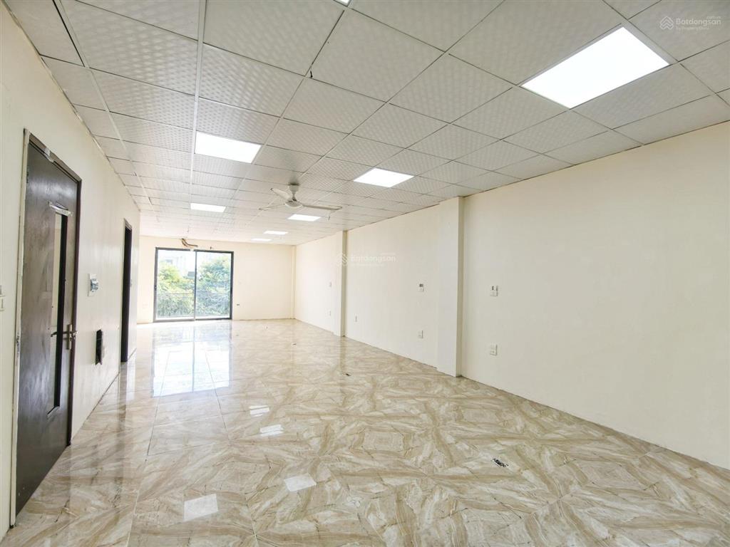Cho thuê nhà mặt phố 3 tầng tại văn phú, tổng 270m/37tr miễn phí đỗ xe phù hợp mọi mô hình sạch sẽ