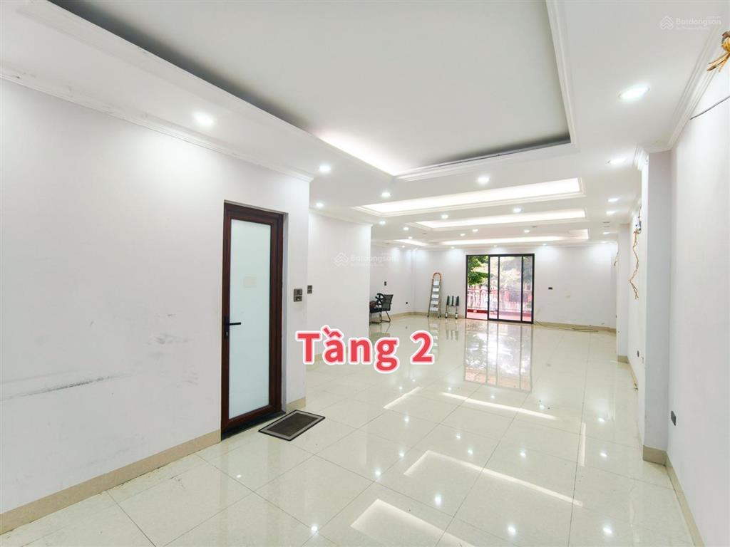 Cho thuê văn phòng 3 tầng, tổng diện tích 300m2 tại văn phú, có hầm và thang máy, đủ điều hòa