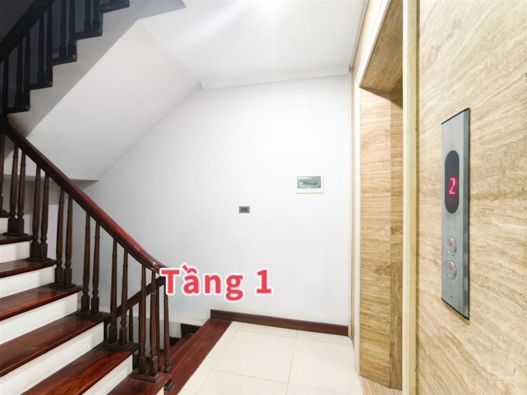 Cho thuê văn phòng 3 tầng, tổng diện tích 300m2 tại văn phú, có hầm và thang máy, đủ điều hòa