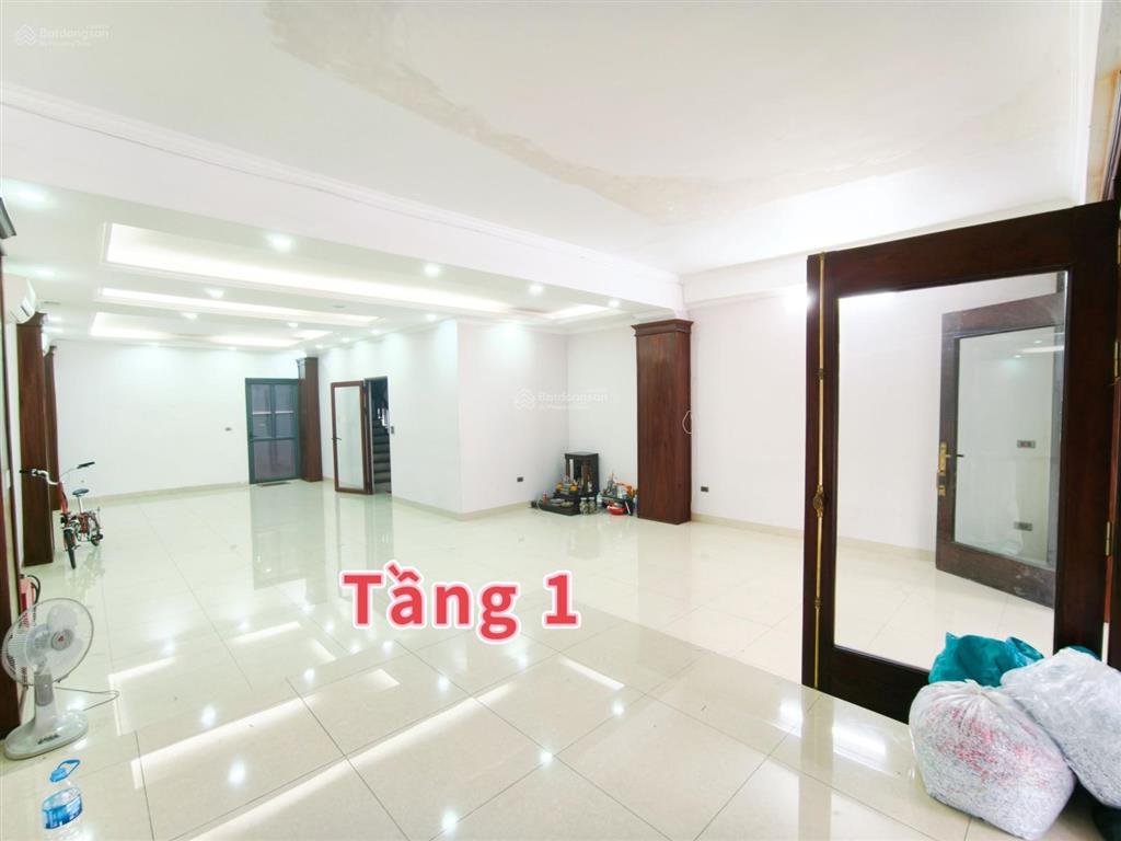Cho thuê văn phòng 3 tầng, tổng diện tích 300m2 tại văn phú, có hầm và thang máy, đủ điều hòa