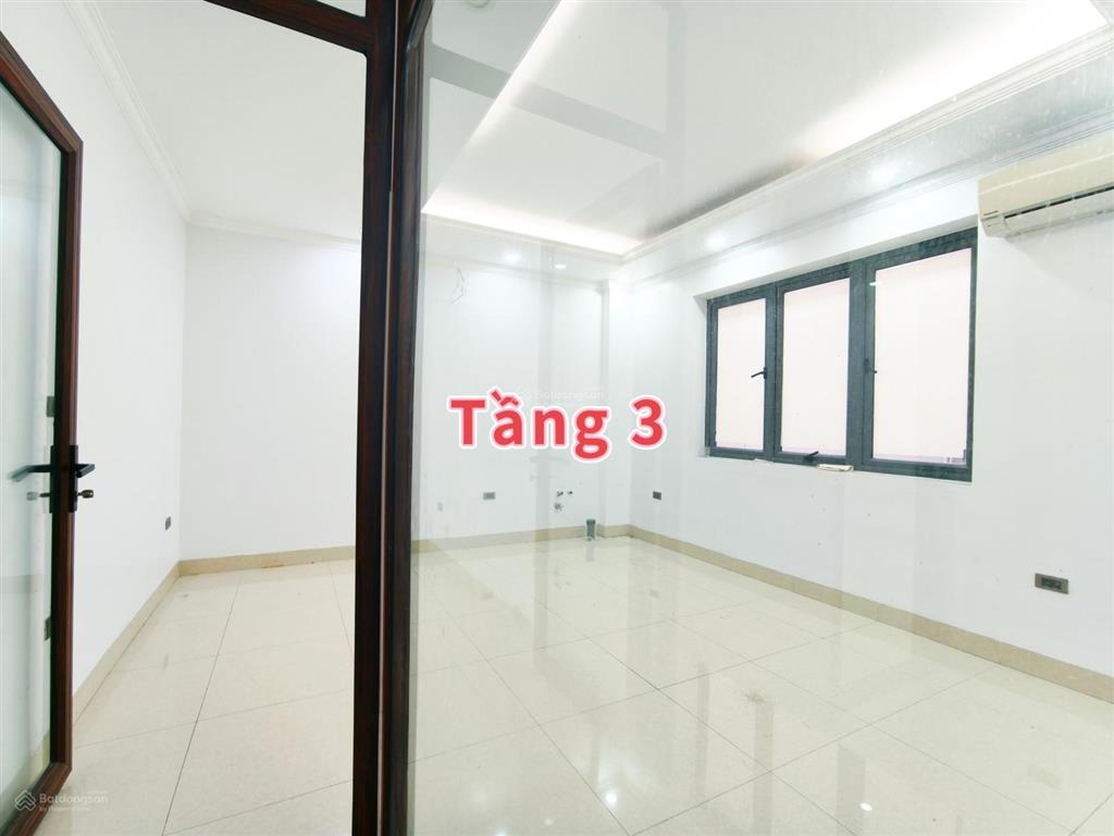 Cho thuê văn phòng 3 tầng, tổng diện tích 300m2 tại văn phú, có hầm và thang máy, đủ điều hòa