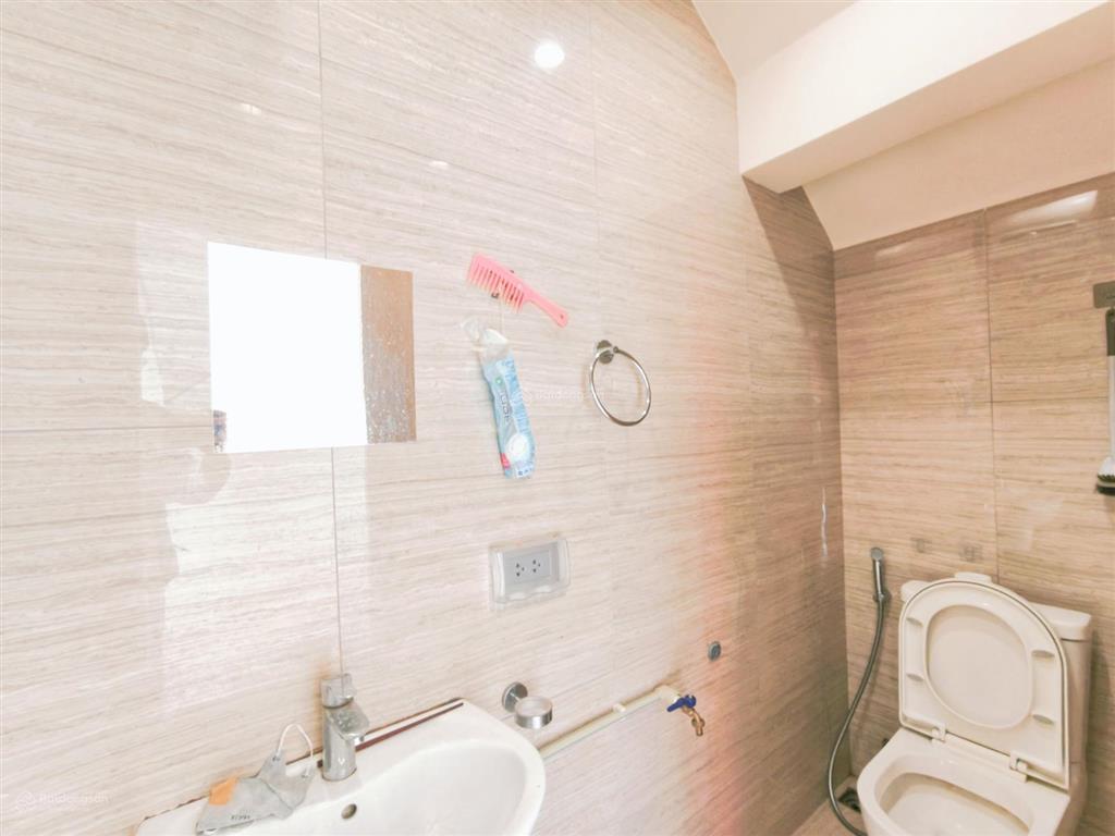 Cho thuê mbkd tại mặt đường quang liệt dt 90m, giá thuê 18tr phù hợp làm văn phòng giao dịch