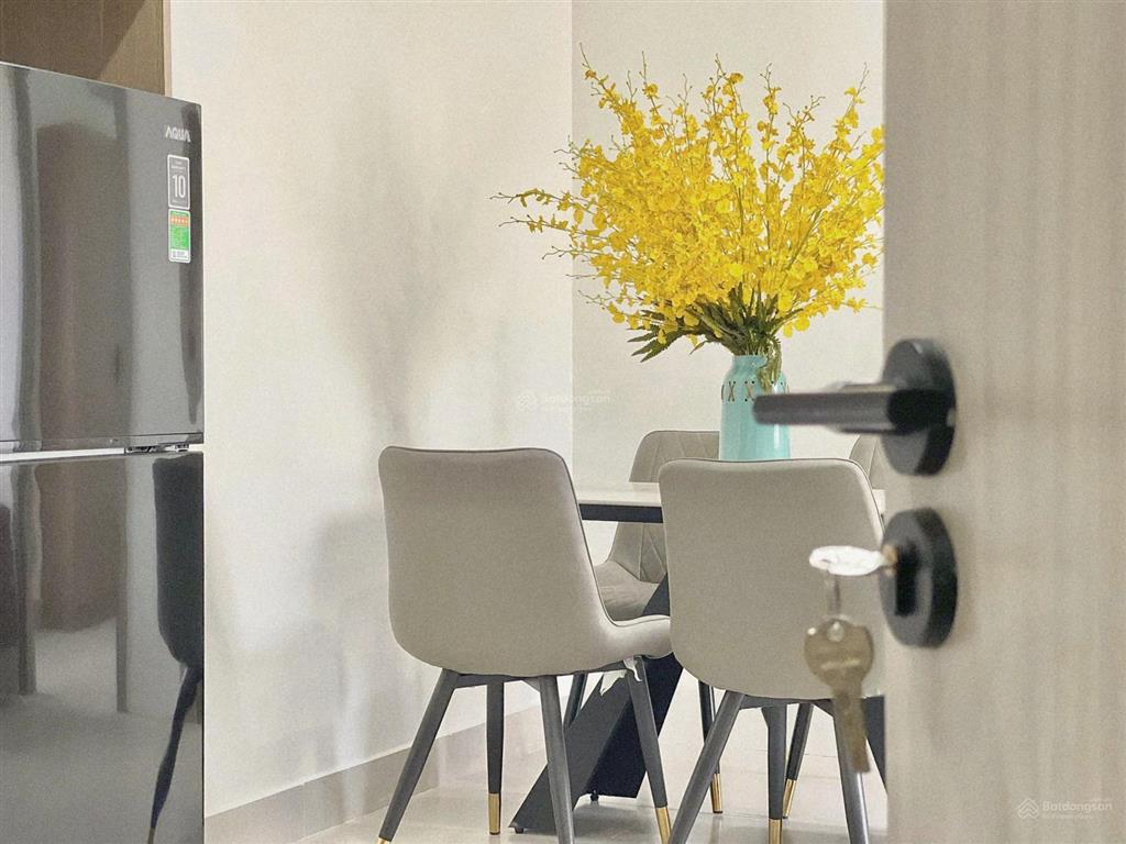 Mới 100%, căn 2 phòng ngủ ở 3, 4 người, giá ok, gần sân bay
