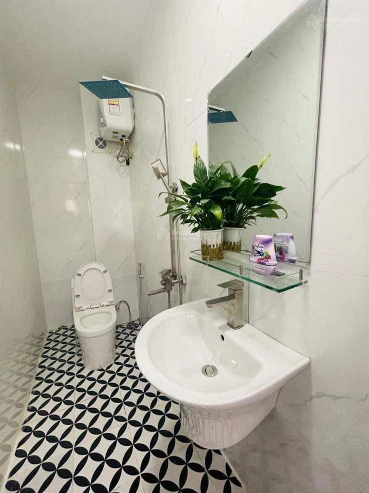 Cho thuê nhà riêng 4 tầng, nhà mới, dọn đồ về ở ngay, yên tĩnh