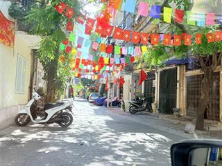 Cho thuê nhà riêng 4 tầng, nhà mới, dọn đồ về ở ngay, yên tĩnh