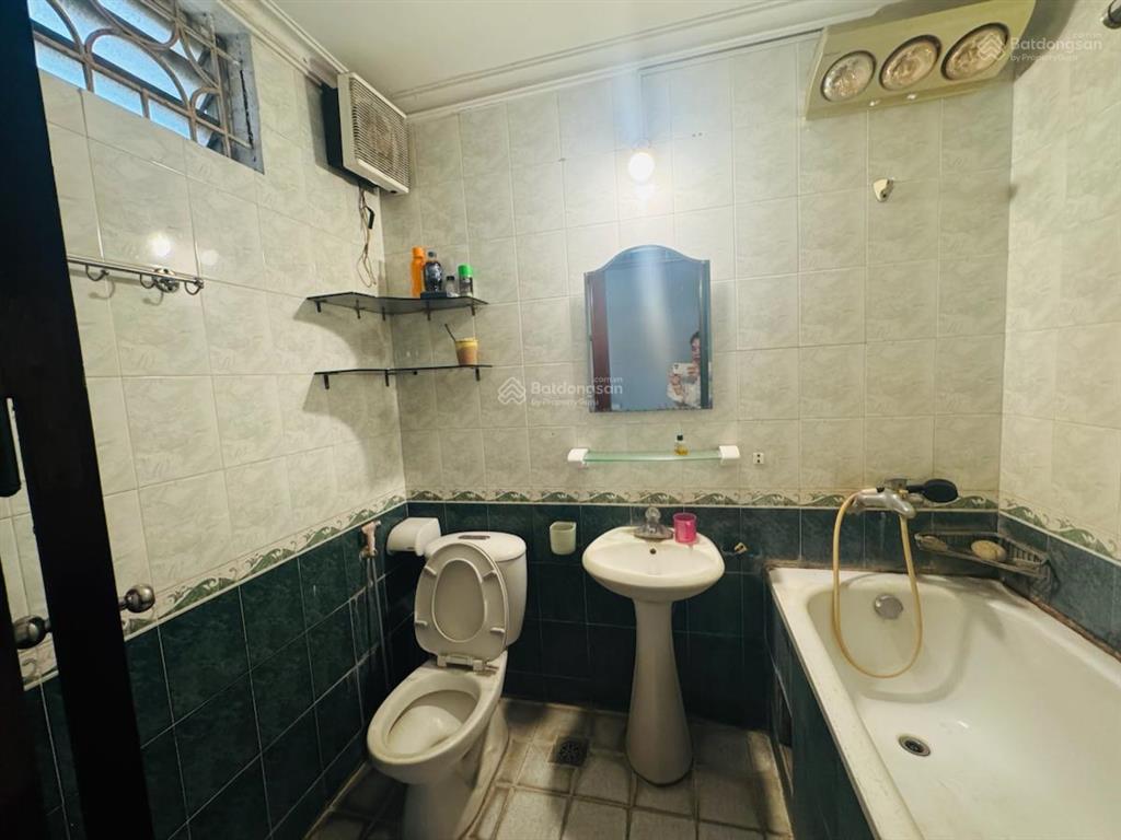 Chính chủ gửi bán biệt thự  phố lạc long quân  cầu giấy 120m2 4t mt 10m. giá chào 35 tỷ (tl)