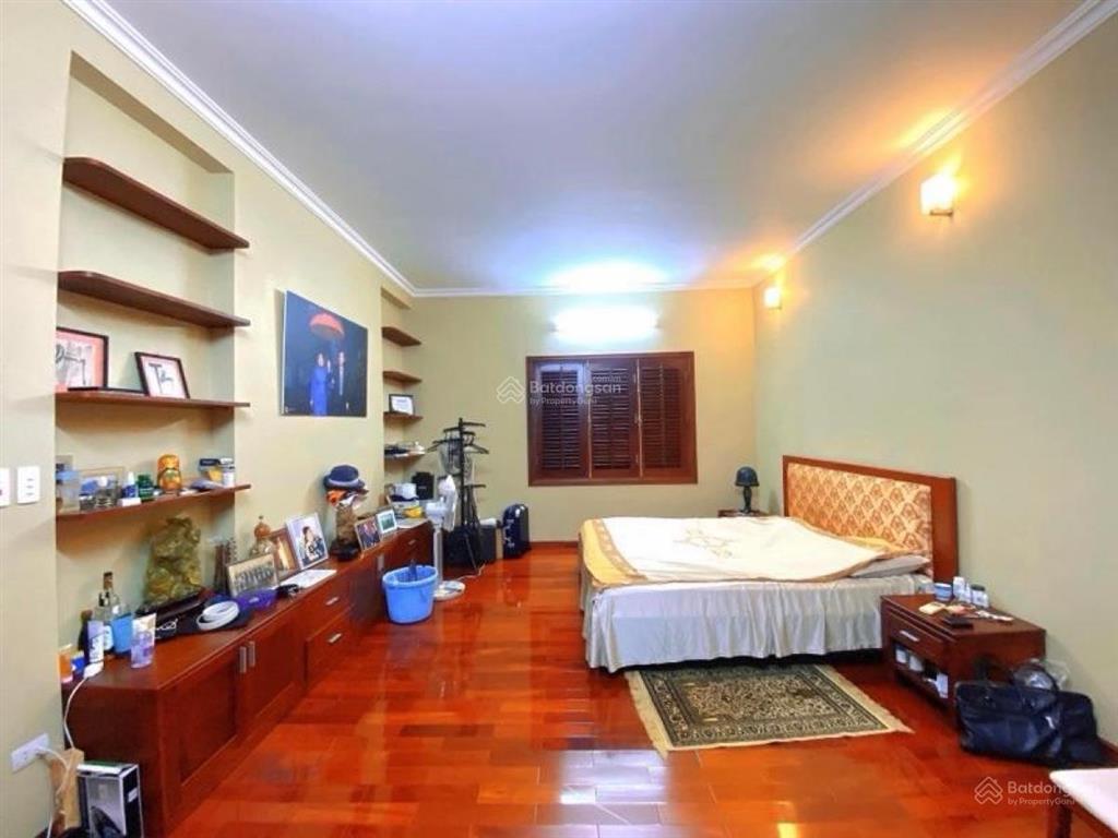 Chính chủ gửi bán biệt thự  vườn đào  tây hồ 200m2 4t mt 13m. giá chào 120tỷ (tl)