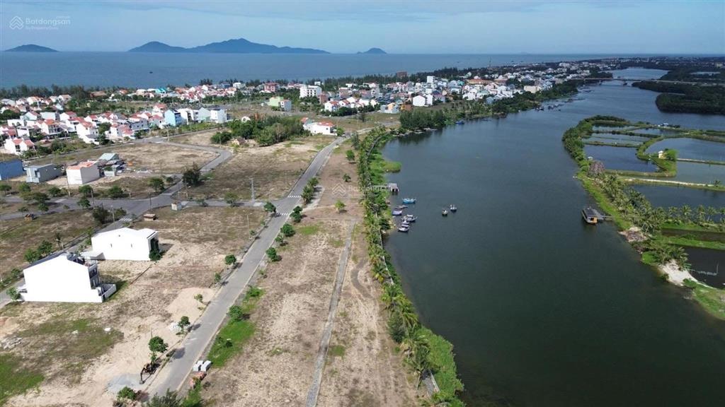 Cần bán lô góc 2 mặt tiền làng chài tân thành hội an.dt365m .đường rộng 13,5m.giá42 triệu/m