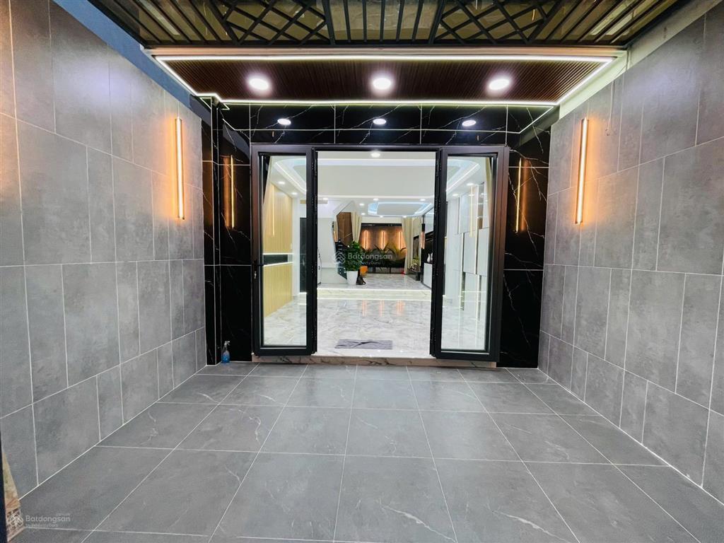 Nhà phố cao cấp mới tinh 5 tầng gần đại học giao thông huỳnh thị hai tân chánh hiệp, q12.