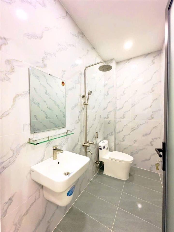 Siêu phẩm  2 tầng  ngay bến xe buýt hiệp thành  hẻm ô tô thông  hiệp thành  quận 12  giá 4.92