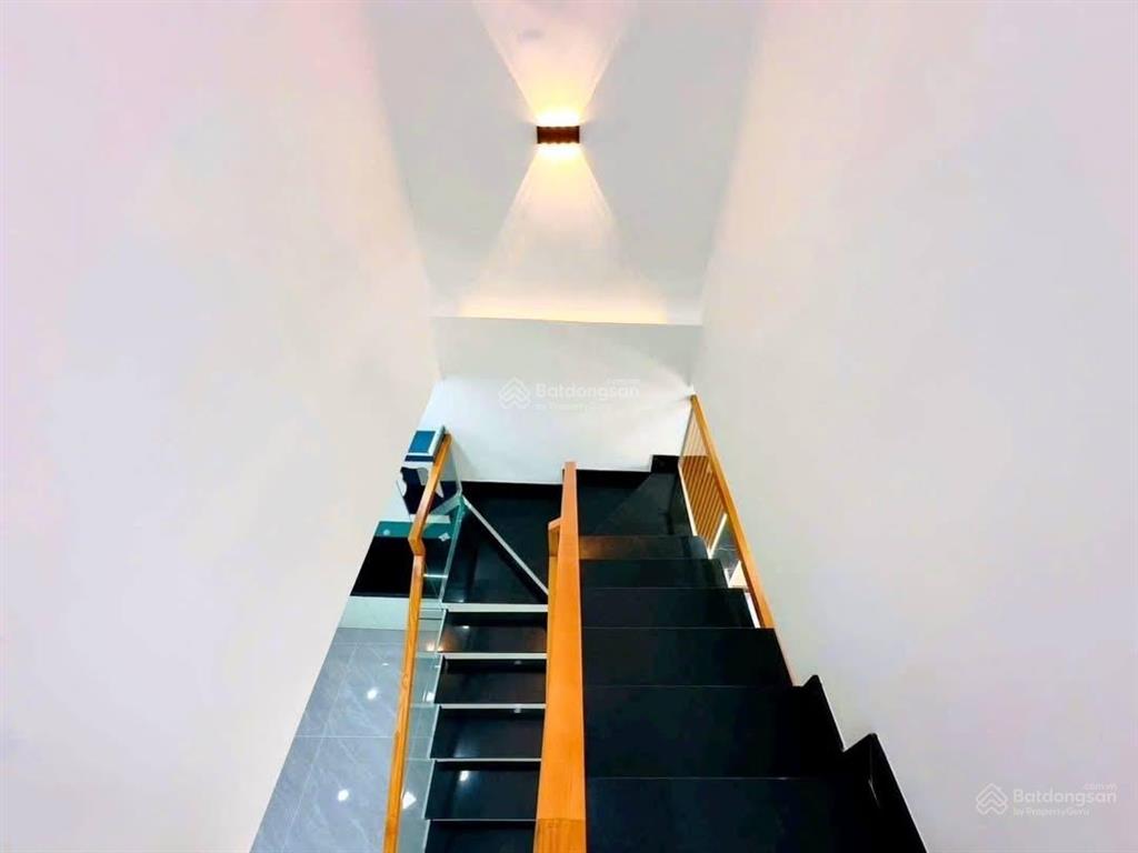 Siêu phẩm  2 tầng  ngay bến xe buýt hiệp thành  hẻm ô tô thông  hiệp thành  quận 12  giá 4.92