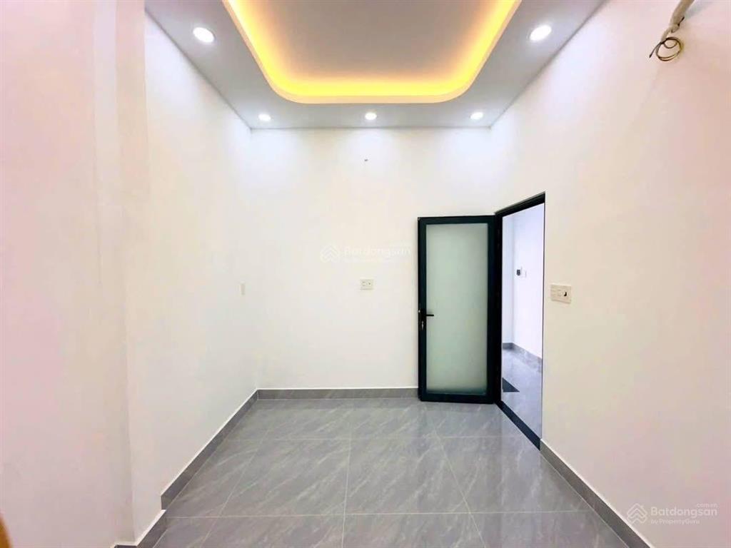 Siêu phẩm  2 tầng  ngay bến xe buýt hiệp thành  hẻm ô tô thông  hiệp thành  quận 12  giá 4.92