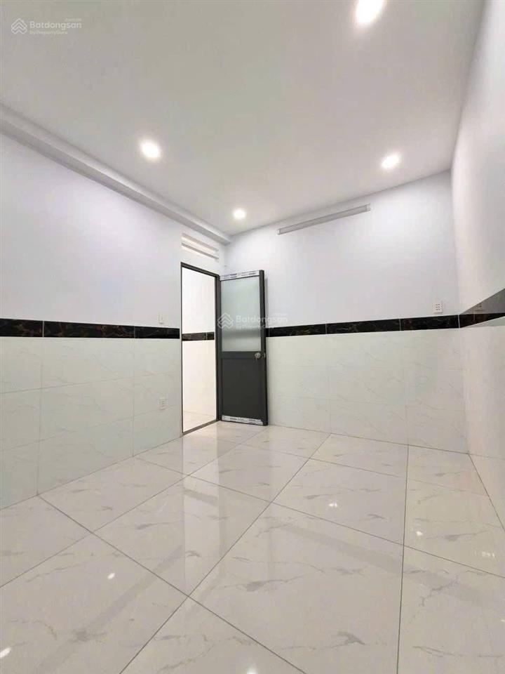 Mặt tiền chợ hiệp thành quận 12, 2 tầng 64m2. vừa ở vừa kinh doanh.