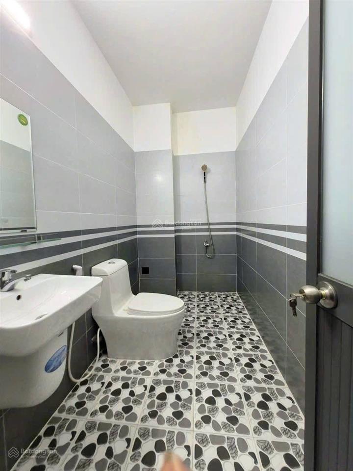 Mặt tiền chợ hiệp thành quận 12, 2 tầng 64m2. vừa ở vừa kinh doanh.