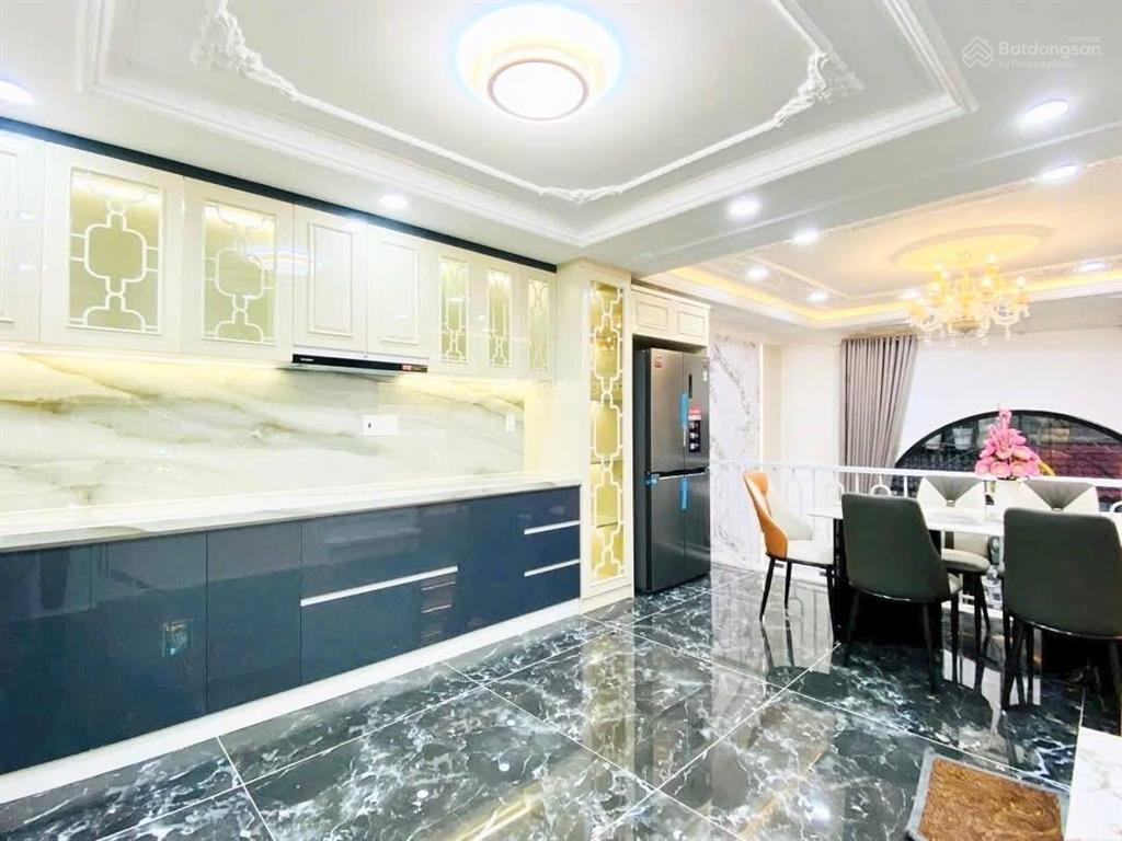 Siêu phẩm 4 tầng mới 100%, ô tô ngủ trong nhà. ngay trung tâm quận gò vấp.