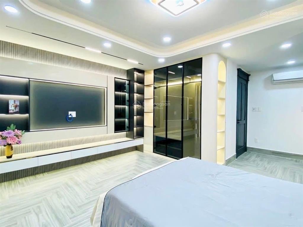 Siêu phẩm 4 tầng mới 100%, ô tô ngủ trong nhà. ngay trung tâm quận gò vấp.