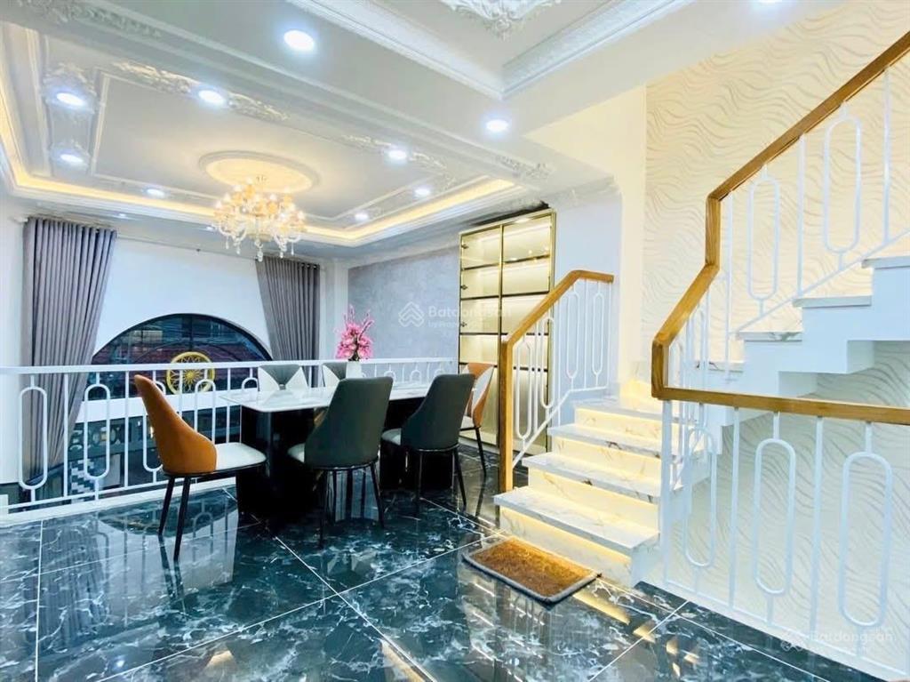 Siêu phẩm 4 tầng mới 100%, ô tô ngủ trong nhà. ngay trung tâm quận gò vấp.