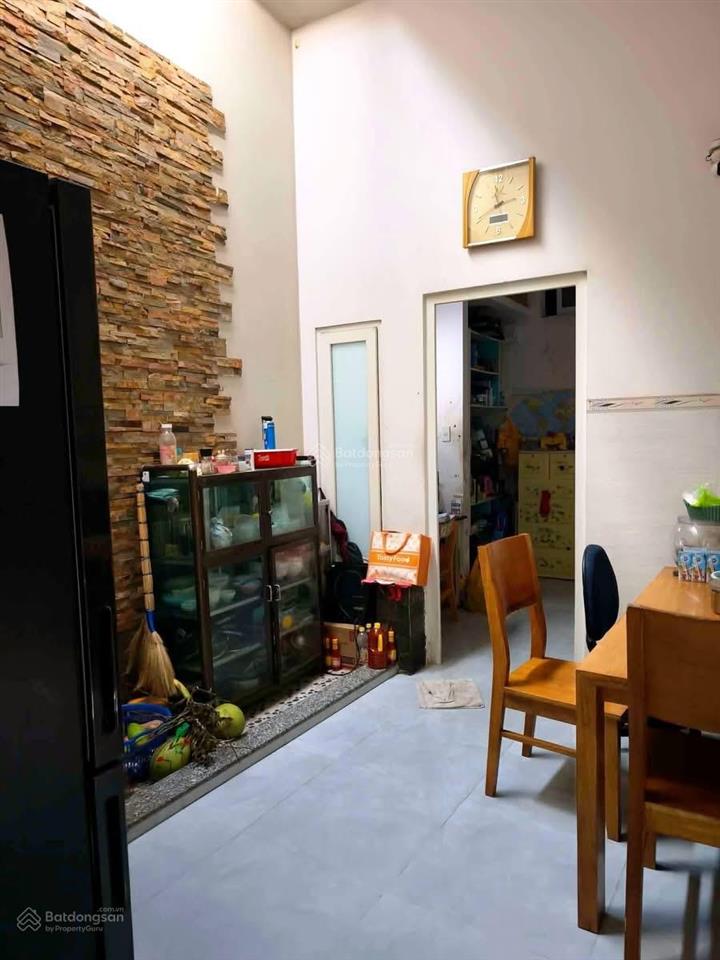 Nhà 2 tầng thiết kế kiểu biệt thự sân vườn  127m2  gần nhà thờ giáo xứ trung mỹ tây. chỉ 4,79 tỷ