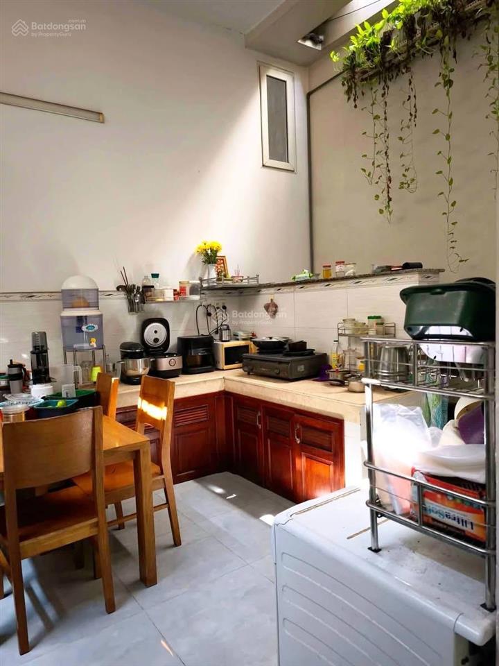 Nhà 2 tầng thiết kế kiểu biệt thự sân vườn  127m2  gần nhà thờ giáo xứ trung mỹ tây. chỉ 4,79 tỷ