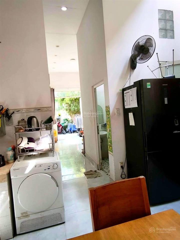 Nhà 2 tầng thiết kế kiểu biệt thự sân vườn  127m2  gần nhà thờ giáo xứ trung mỹ tây. chỉ 4,79 tỷ