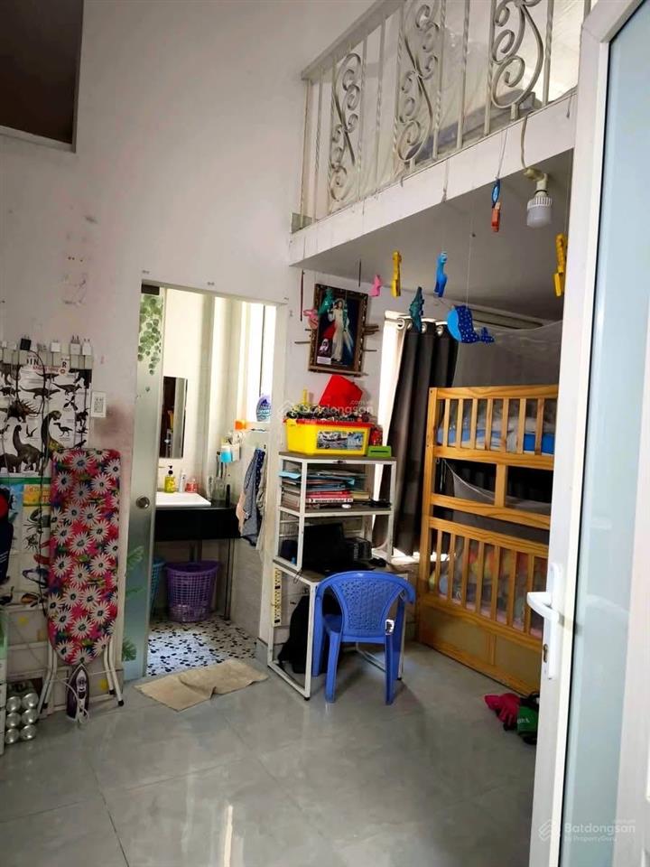 Nhà 2 tầng thiết kế kiểu biệt thự sân vườn  127m2  gần nhà thờ giáo xứ trung mỹ tây. chỉ 4,79 tỷ