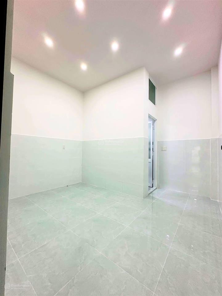 Nhà 2 tầng 46m2 ngay chợ đông bắc, cvpm quang trung, hẻm xe hơi đậu cửa.tân chánh hiệp, quận 12.