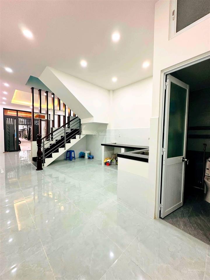 Nhà 2 tầng 46m2 ngay chợ đông bắc, cvpm quang trung, hẻm xe hơi đậu cửa.tân chánh hiệp, quận 12.