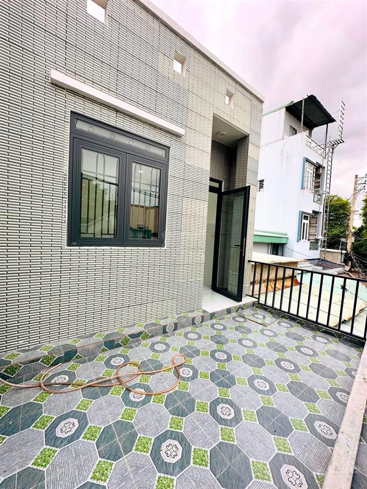 Nhà 2 tầng 46m2 ngay chợ đông bắc, cvpm quang trung, hẻm xe hơi đậu cửa.tân chánh hiệp, quận 12.