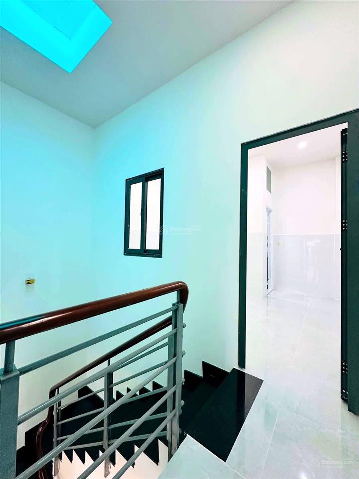 Nhà 2 tầng 46m2 ngay chợ đông bắc, cvpm quang trung, hẻm xe hơi đậu cửa.tân chánh hiệp, quận 12.