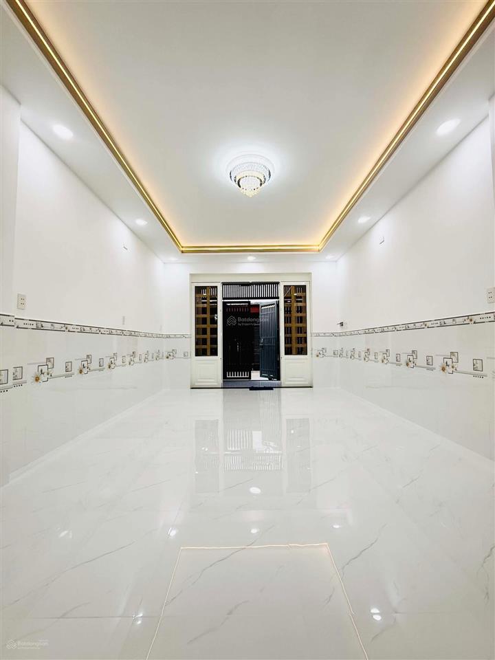 Hiếm nhà 2 tầng 53m² hẻm ô tô đỗ cửa, cách huỳnh thị hai 100m. 3 phòng ngủ, shr. chỉ 3,15 tỷ tl.