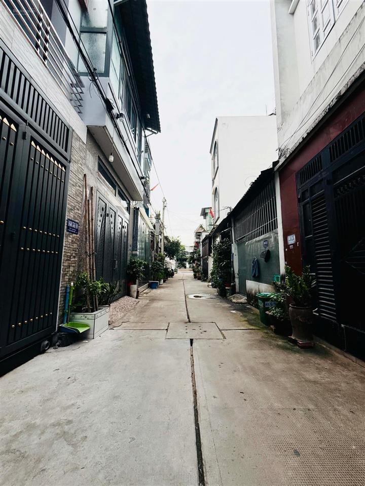 Hiếm nhà 2 tầng 53m² hẻm ô tô đỗ cửa, cách huỳnh thị hai 100m. 3 phòng ngủ, shr. chỉ 3,15 tỷ tl.