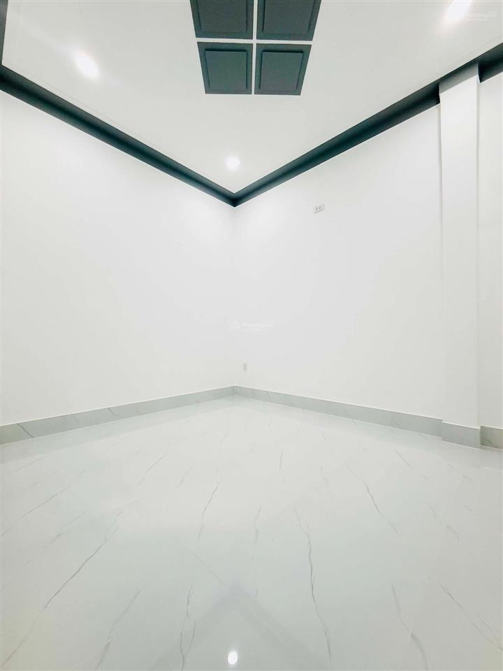 Hiếm nhà 2 tầng 53m² hẻm ô tô đỗ cửa, cách huỳnh thị hai 100m. 3 phòng ngủ, shr. chỉ 3,15 tỷ tl.