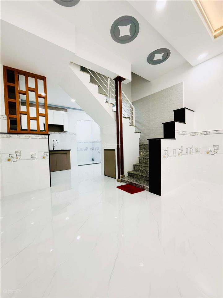 Hiếm nhà 2 tầng 53m² hẻm ô tô đỗ cửa, cách huỳnh thị hai 100m. 3 phòng ngủ, shr. chỉ 3,15 tỷ tl.