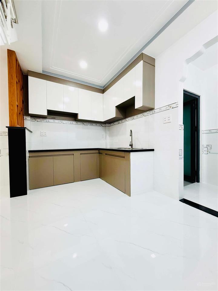 Hiếm nhà 2 tầng 53m² hẻm ô tô đỗ cửa, cách huỳnh thị hai 100m. 3 phòng ngủ, shr. chỉ 3,15 tỷ tl.
