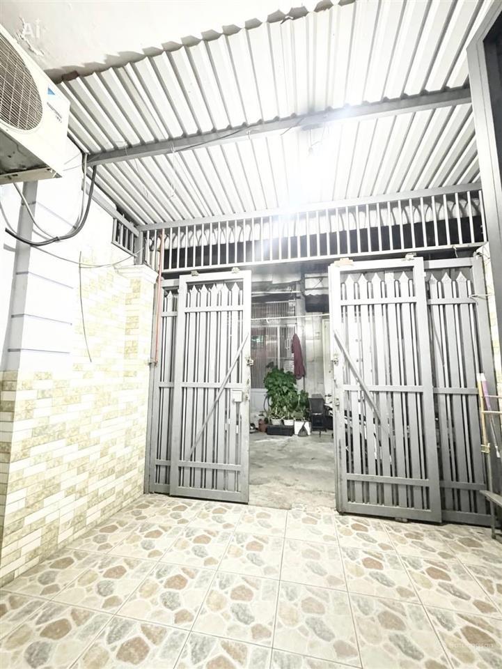 Hiếm! nhà 2 tầng có thang máy, phòng ngủ tầng trệt. hẻm 6m, gần bến xe buýt hiệp thành.