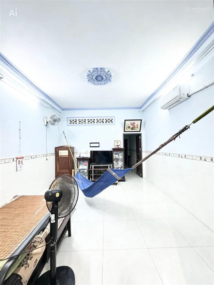 Hiếm! nhà 2 tầng có thang máy, phòng ngủ tầng trệt. hẻm 6m, gần bến xe buýt hiệp thành.