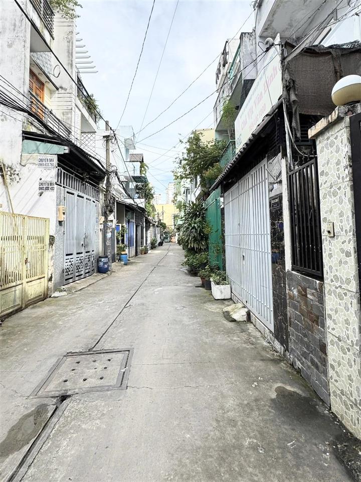 Nhà 3 tầng 5pn tân chánh hiệp 33, ô tô đỗ cửa. 100m ra đường đông bắc, giáp gò vấp. giá rẻ 4,3 tỷ