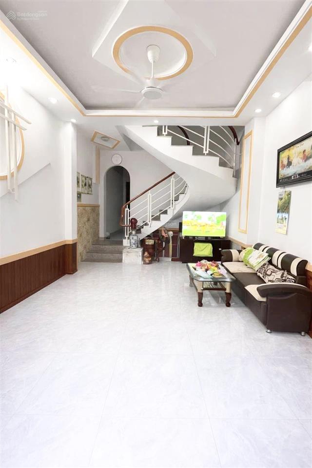 Nhà 3 tầng 5pn tân chánh hiệp 33, ô tô đỗ cửa. 100m ra đường đông bắc, giáp gò vấp. giá rẻ 4,3 tỷ