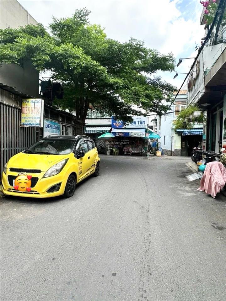 Nhà 2 tầng xe hơi tới cửa, ngay bến xe buýt hiệp thành kế chợ giãn dân. sang gò vấp chỉ vài phút.