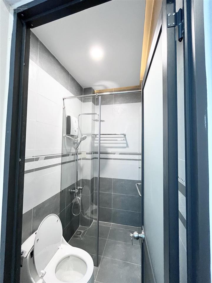 Ngay chợ thiếc nhà mới tinh, hẻm xe hơi. tặng full nội thất, lê văn khương, quận 12.