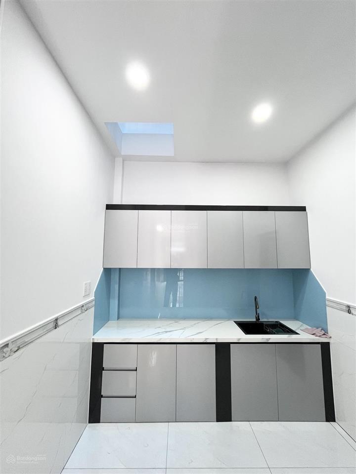 Ngay chợ thiếc nhà mới tinh, hẻm xe hơi. tặng full nội thất, lê văn khương, quận 12.