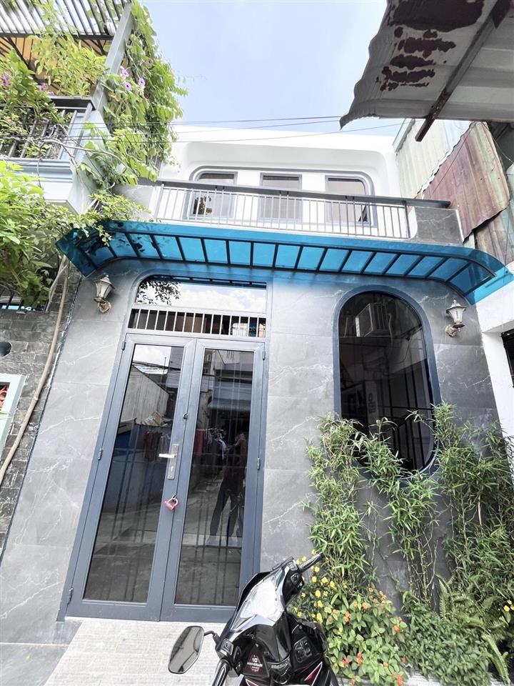 Ngay chợ thiếc nhà mới tinh, hẻm xe hơi. tặng full nội thất, lê văn khương, quận 12.