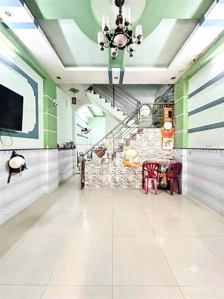 Nhà hóc môn hẻm xe hơi đặng thúc vịnh. giáp quận 12 54m2 3 tầng 3 phòng ngủ sổ hồng riêng.