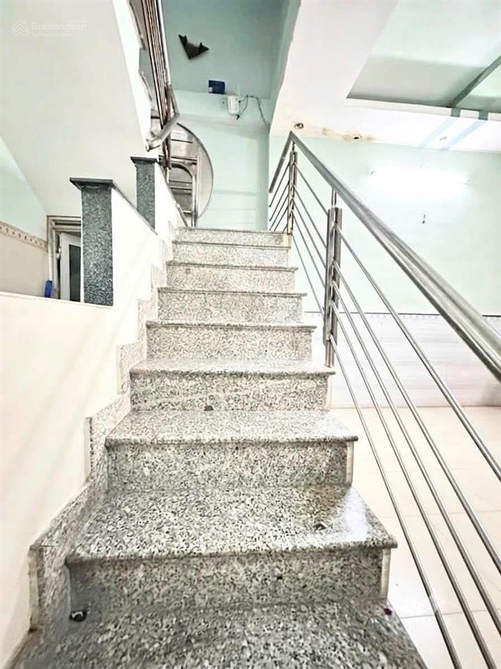Nhà hóc môn hẻm xe hơi đặng thúc vịnh. giáp quận 12 54m2 3 tầng 3 phòng ngủ sổ hồng riêng.