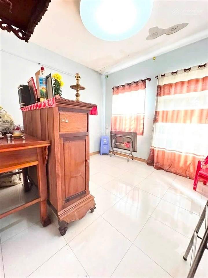Nhà hóc môn hẻm xe hơi đặng thúc vịnh. giáp quận 12 54m2 3 tầng 3 phòng ngủ sổ hồng riêng.
