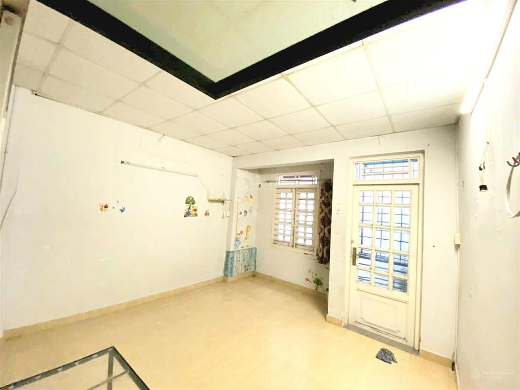 Bán nhà gò vấp đường số 6 sát chợ gò vấp, đh công nghiệp 36m 2 tầng shr.