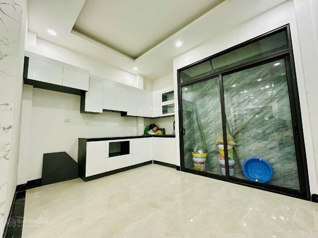 Bán nhà trương định hai bà trưng, nhà mới thang máy đẹp lung linh phía sau có khe thoáng ở sướng