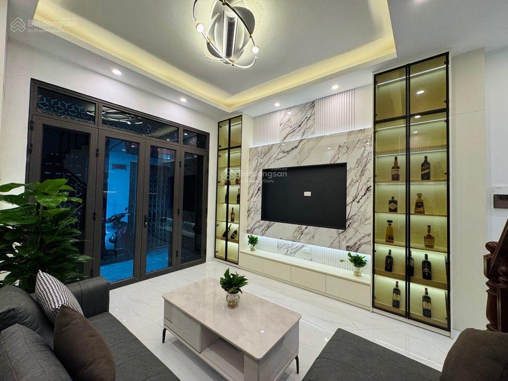 Bán nhà mai động 5 tầng full nội thất, mặt ngõ thông gần trường học. chợ gần nhà tiện đủ đường