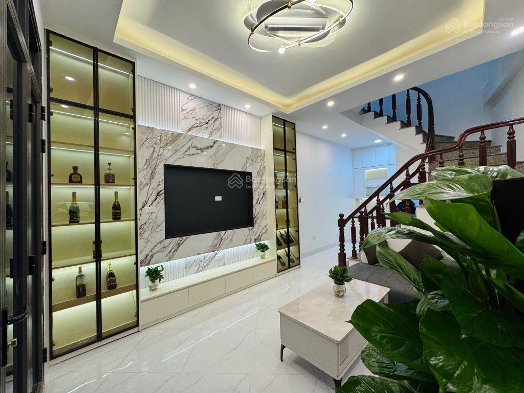 Bán nhà mai động 5 tầng full nội thất, mặt ngõ thông gần trường học. chợ gần nhà tiện đủ đường
